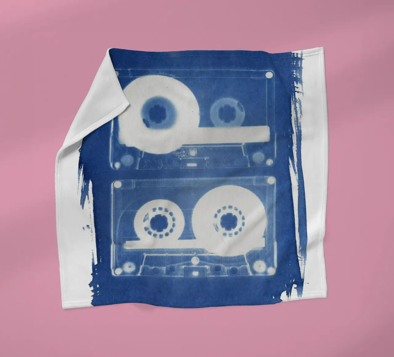Retro Cassette Tapes coperta in pile da Kim Hubball Studio