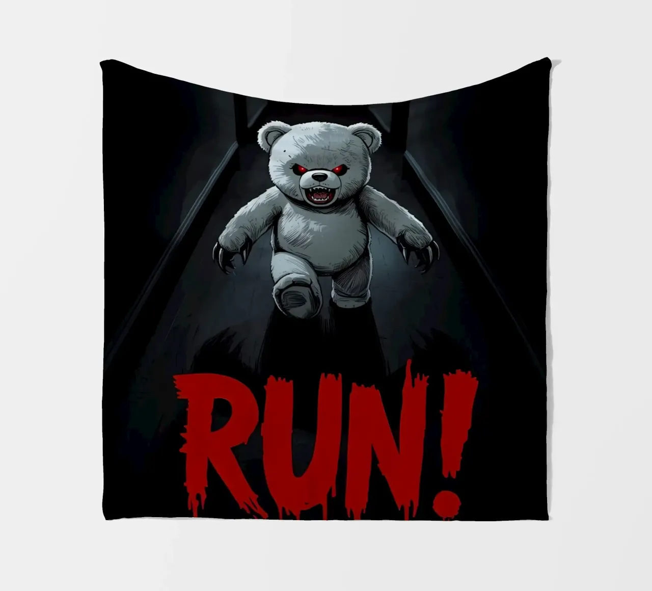 Orsacchiotto minaccioso in un corridoio buio con testo RUN coperta in pile da DesignDoodle