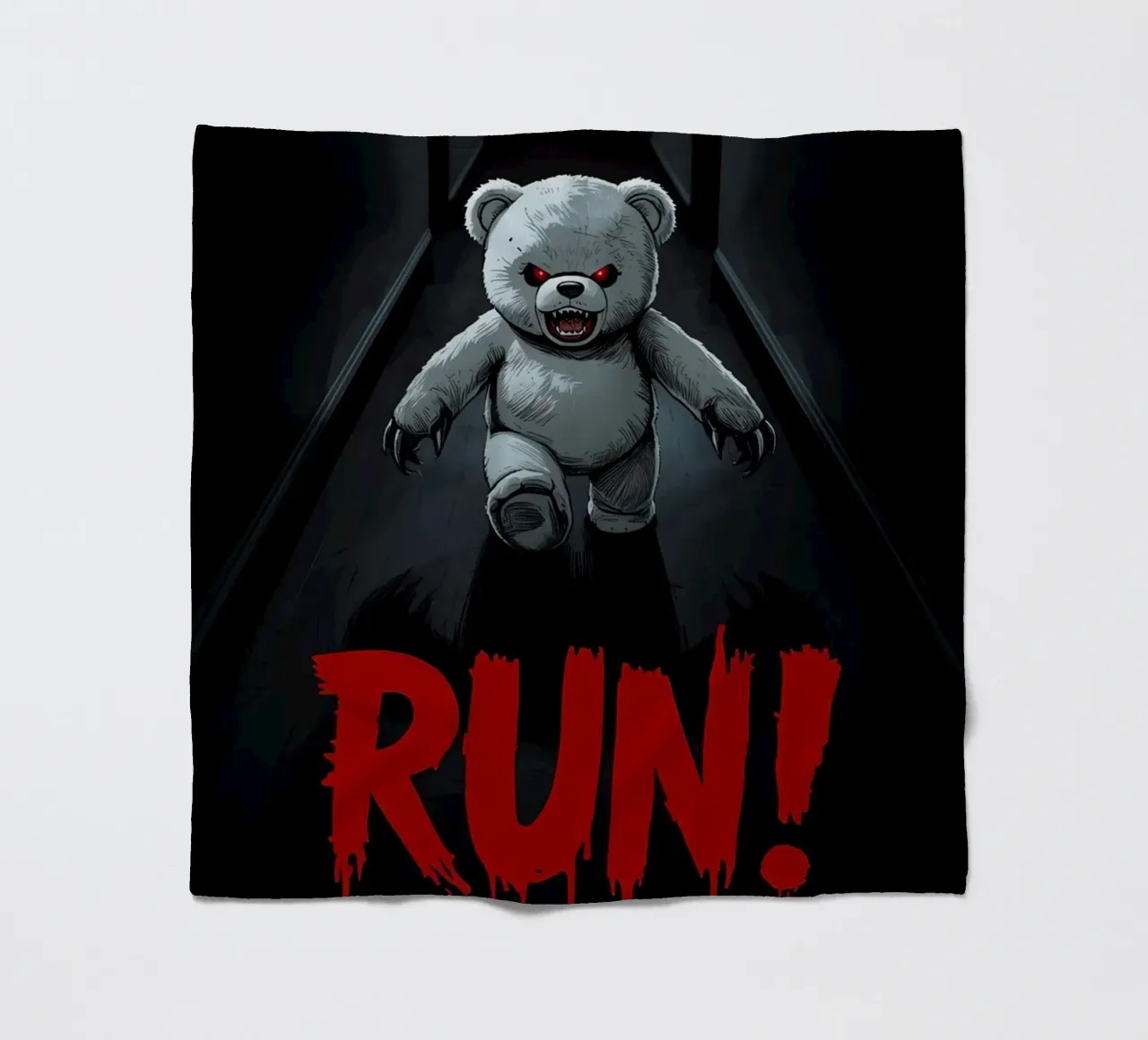 Orsacchiotto minaccioso in un corridoio buio con testo RUN coperta in pile da DesignDoodle