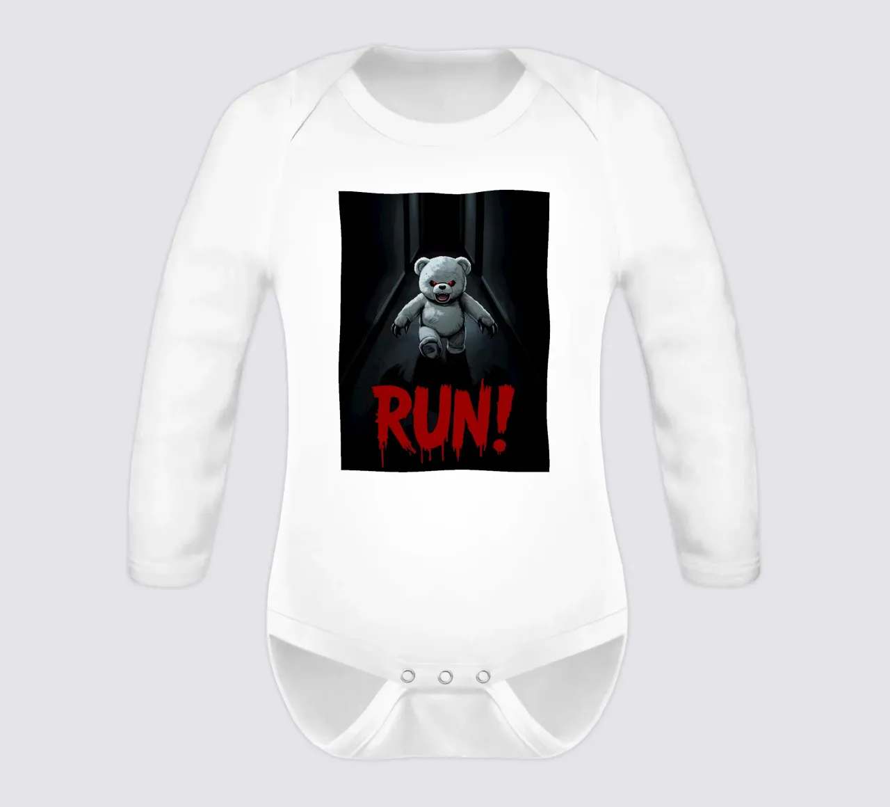 Orsacchiotto minaccioso in un corridoio buio con testo RUN body neonato maniche lunghe da DesignDoodle
