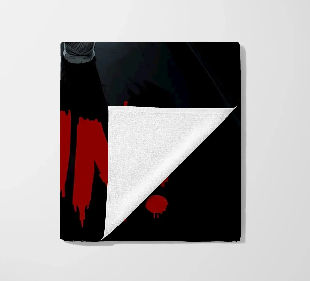 Orsacchiotto minaccioso in un corridoio buio con testo RUN telo mare da DesignDoodle