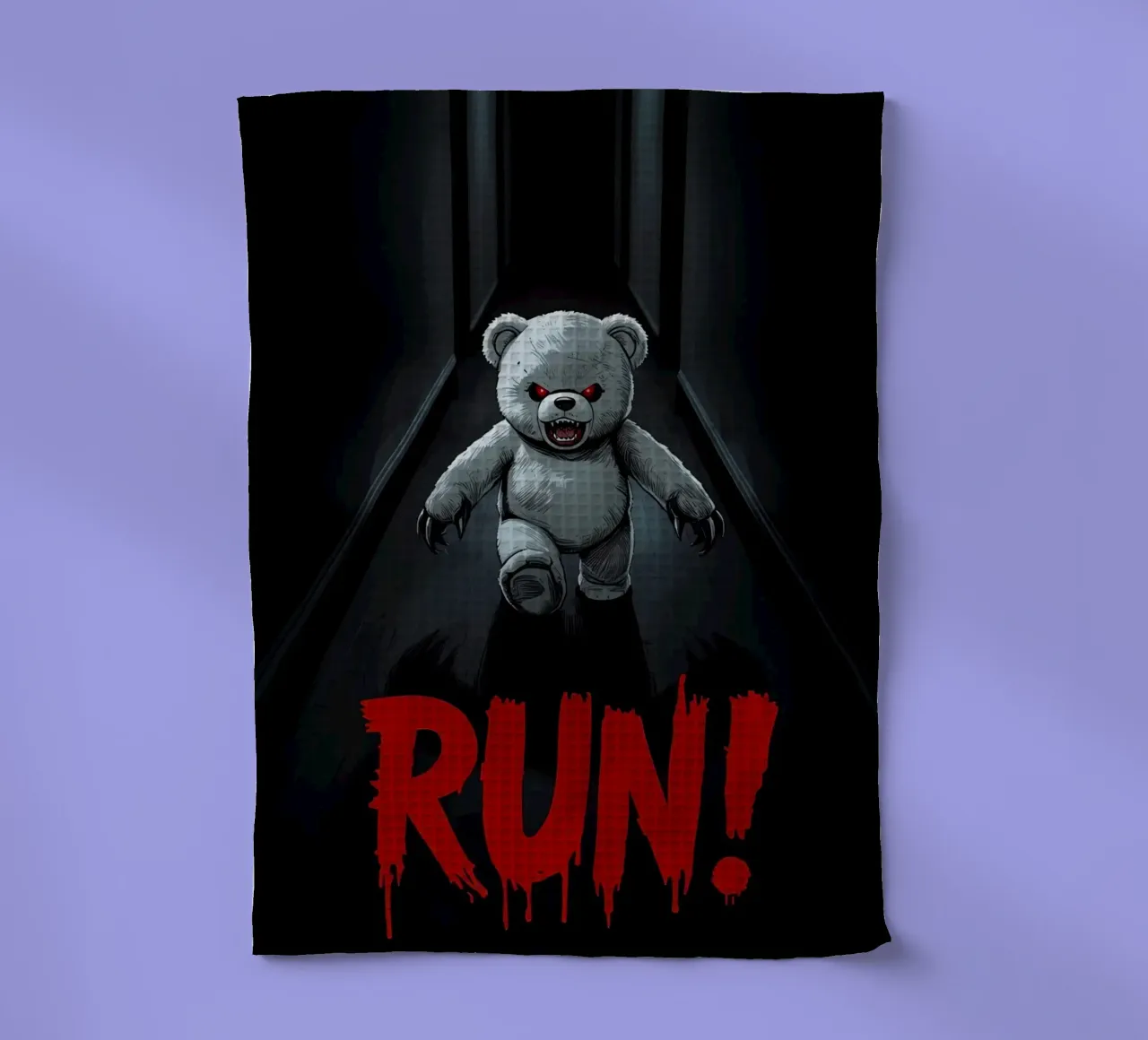 Ourson menaçant dans un couloir sombre avec texte RUN torchon de DesignDoodle
