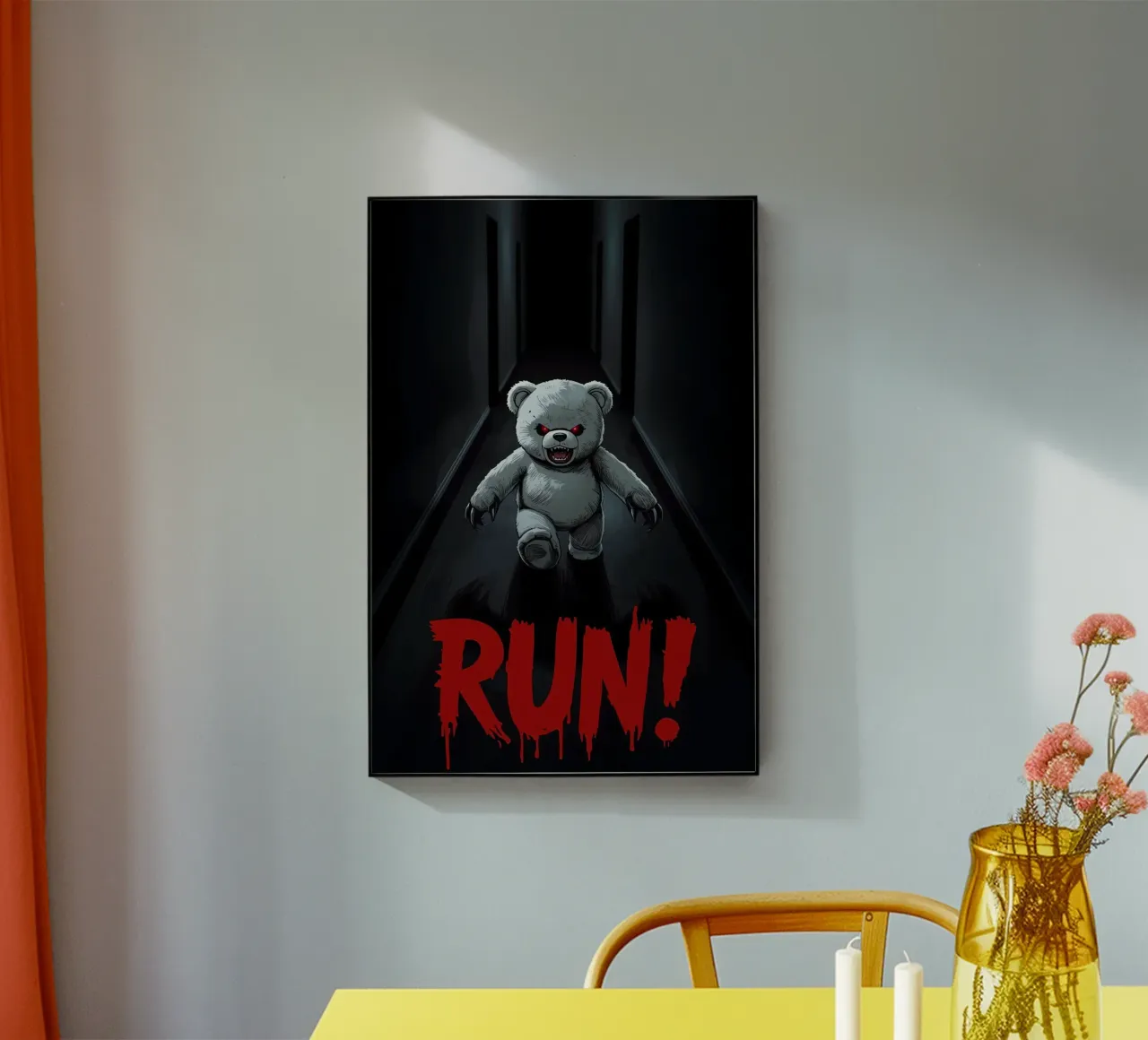 Orsacchiotto minaccioso in un corridoio buio con testo RUN plexiglass da DesignDoodle