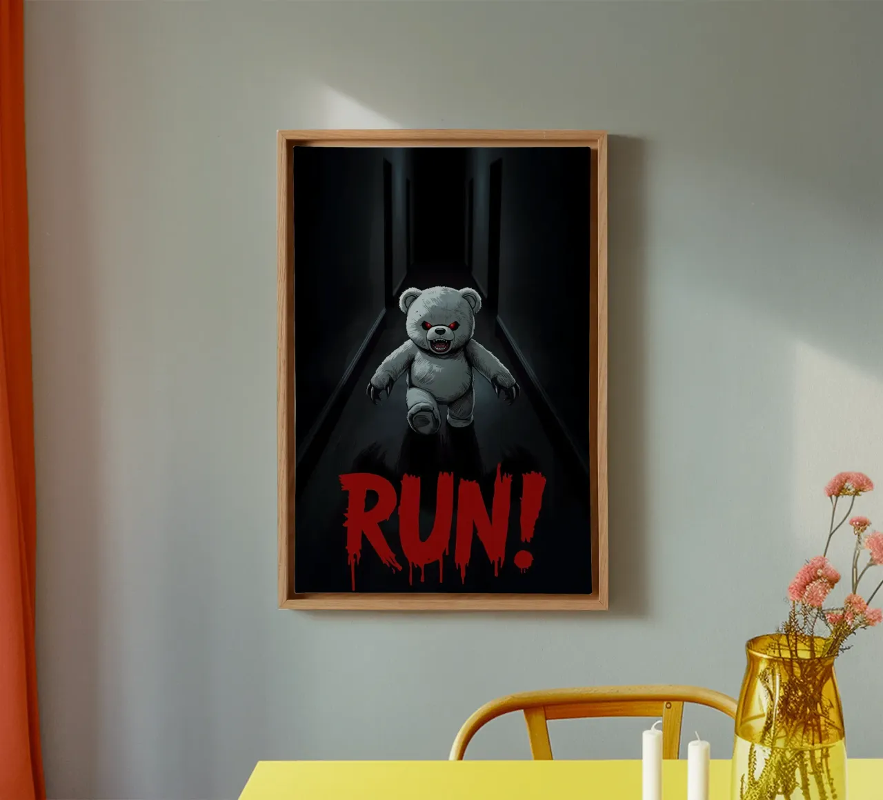 Orsacchiotto minaccioso in un corridoio buio con testo RUN tela da DesignDoodle