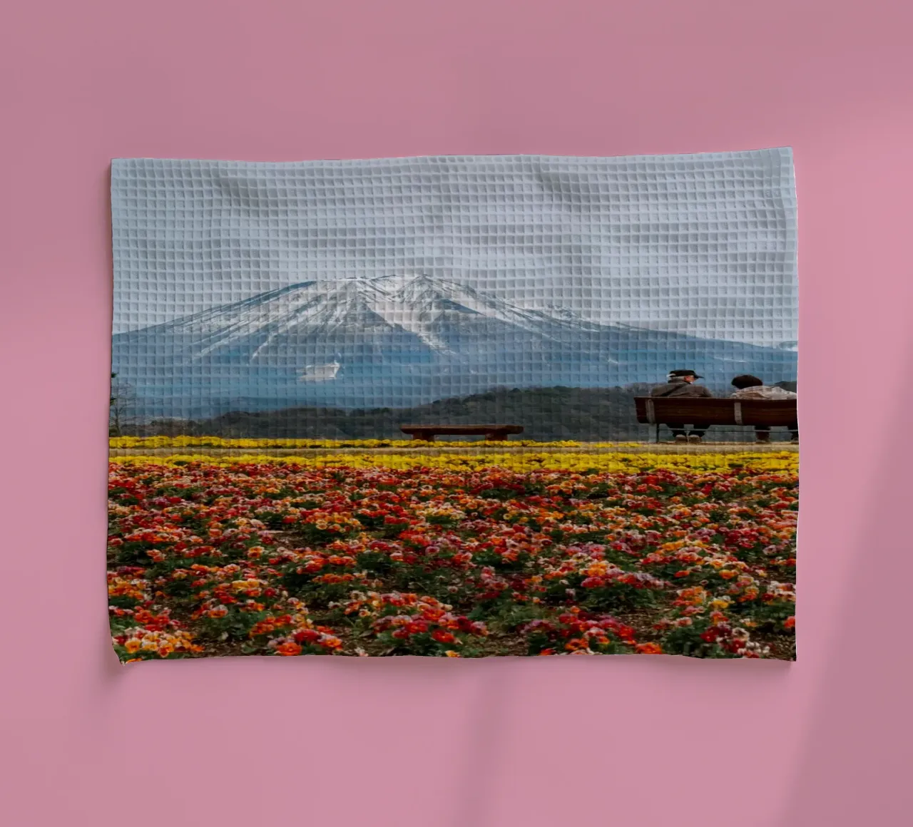 Monte Daisen con campi di fiori, Giappone canovaccio da cucina da Marcel Bisig