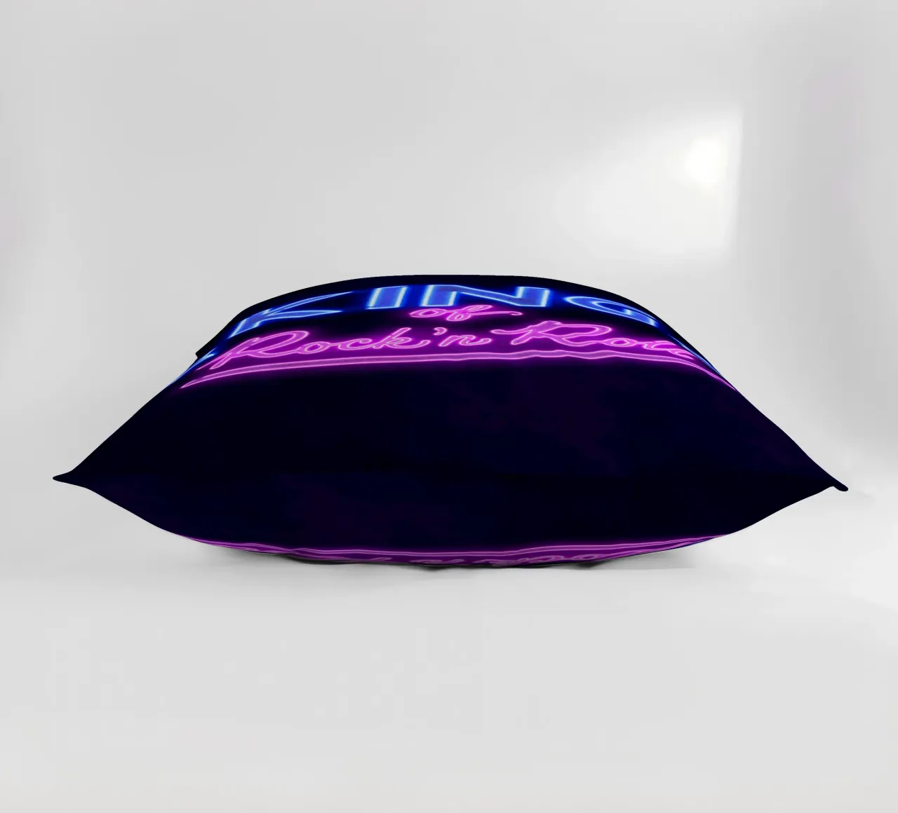 Lettere al neon in rosa e blu. Un po' di rock'n roll. cuscino da CalliLetters