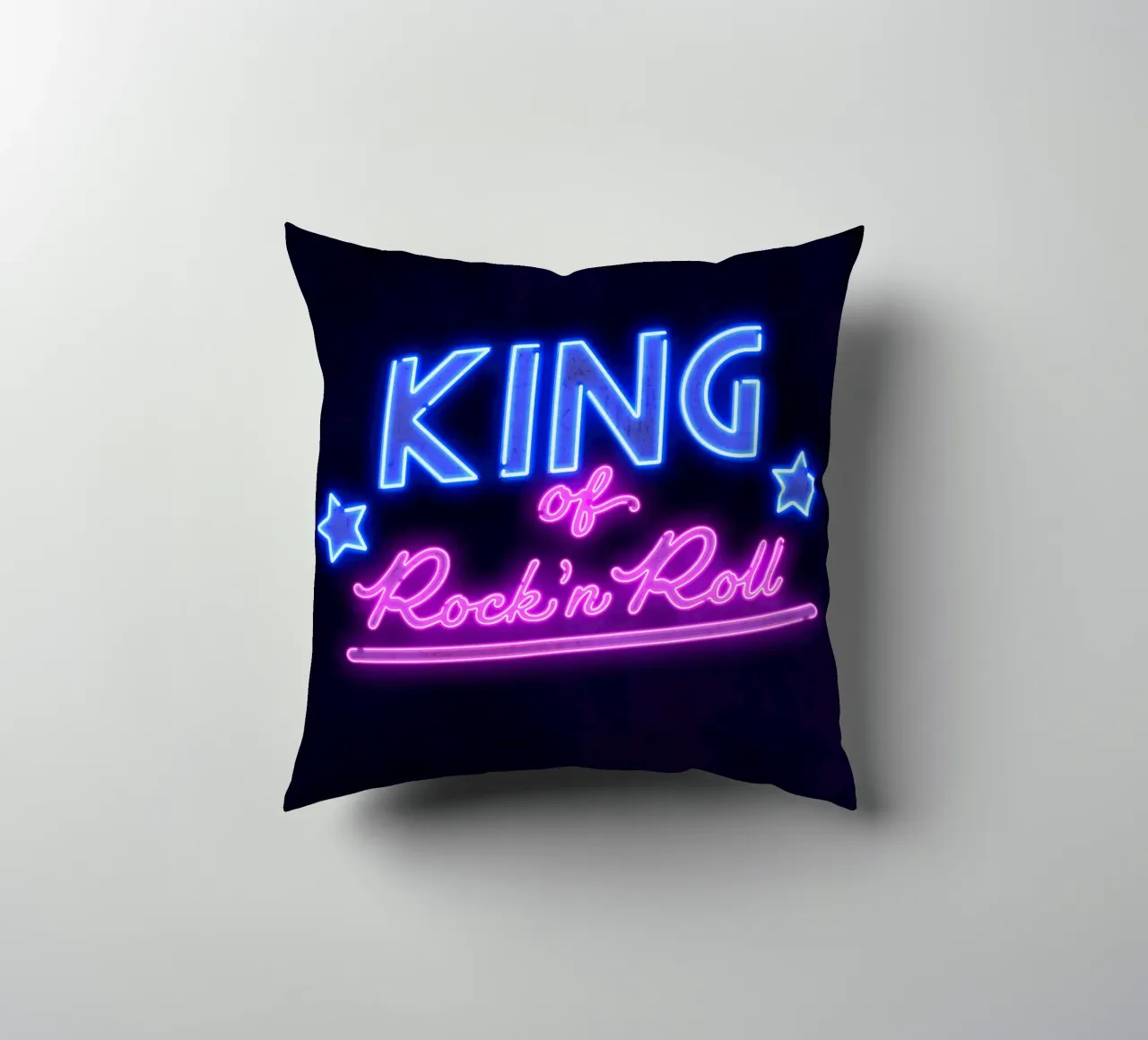 Lettere al neon in rosa e blu. Un po' di rock'n roll. cuscino da CalliLetters