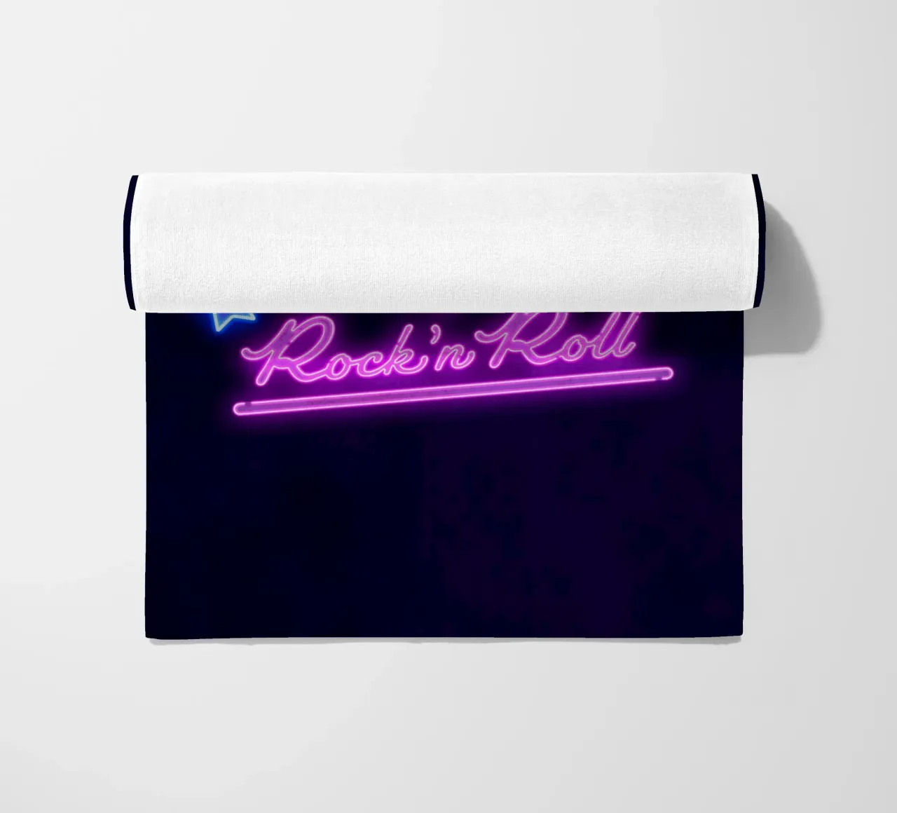 Lettere al neon in rosa e blu. Un po' di rock'n roll. telo mare da CalliLetters