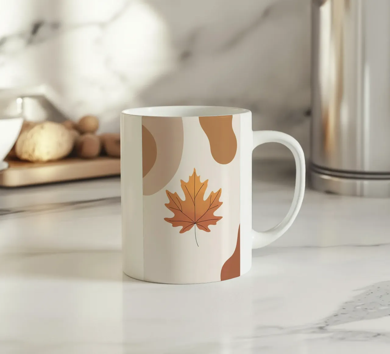 Disegno minimalista a una linea di una singola foglia d'acero tazza in ceramica da Bloom And Brush