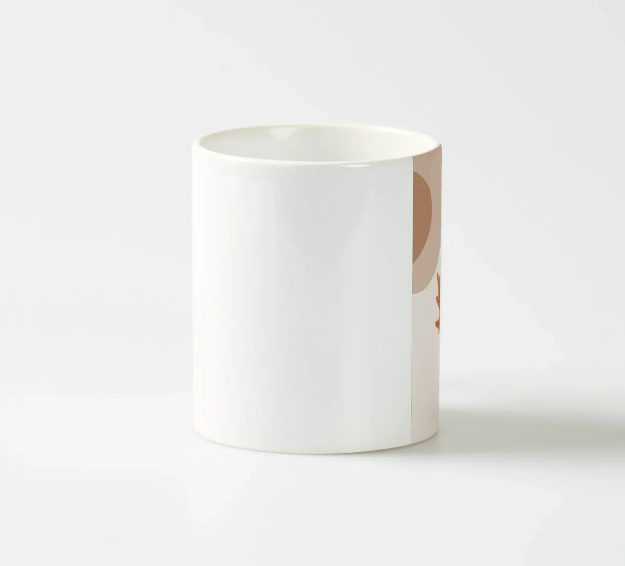 Disegno minimalista a una linea di una singola foglia d'acero tazza in ceramica da Bloom And Brush