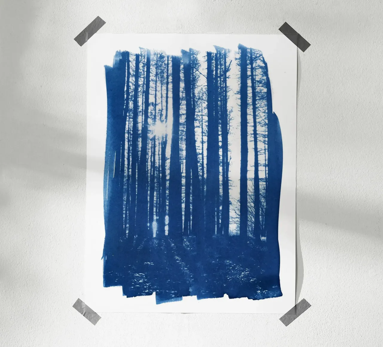 La luce del sole nella foresta poster con telaio in plastica da Kim Hubball Studio