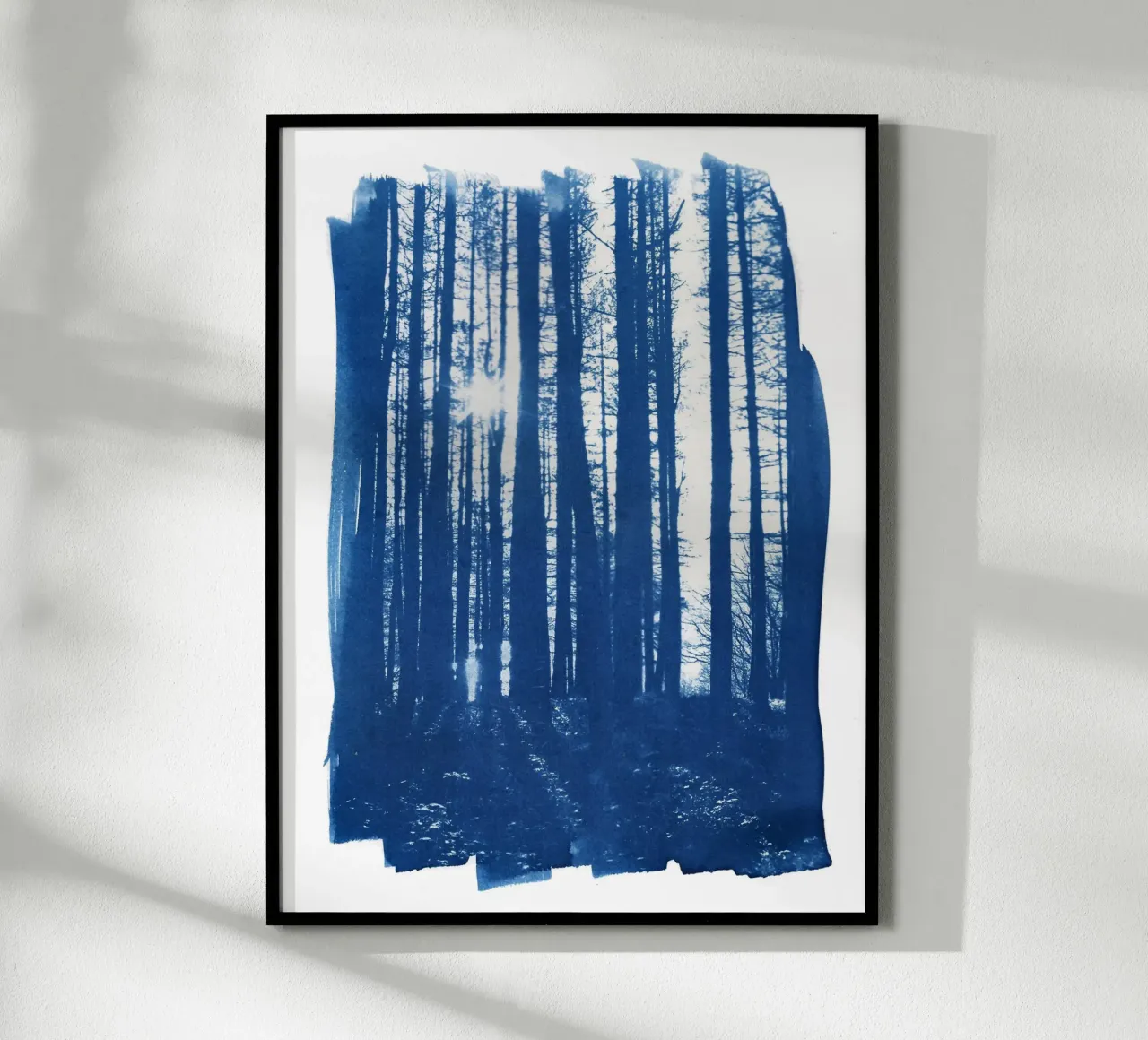 La luce del sole nella foresta poster con telaio in plastica da Kim Hubball Studio