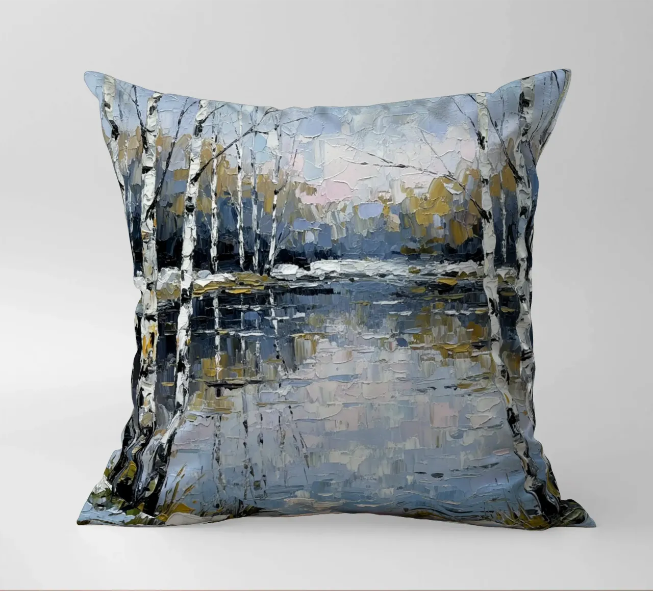L'abbraccio dell'inverno: Un sereno bosco di betulle riflesso cuscino da Artistic-shop