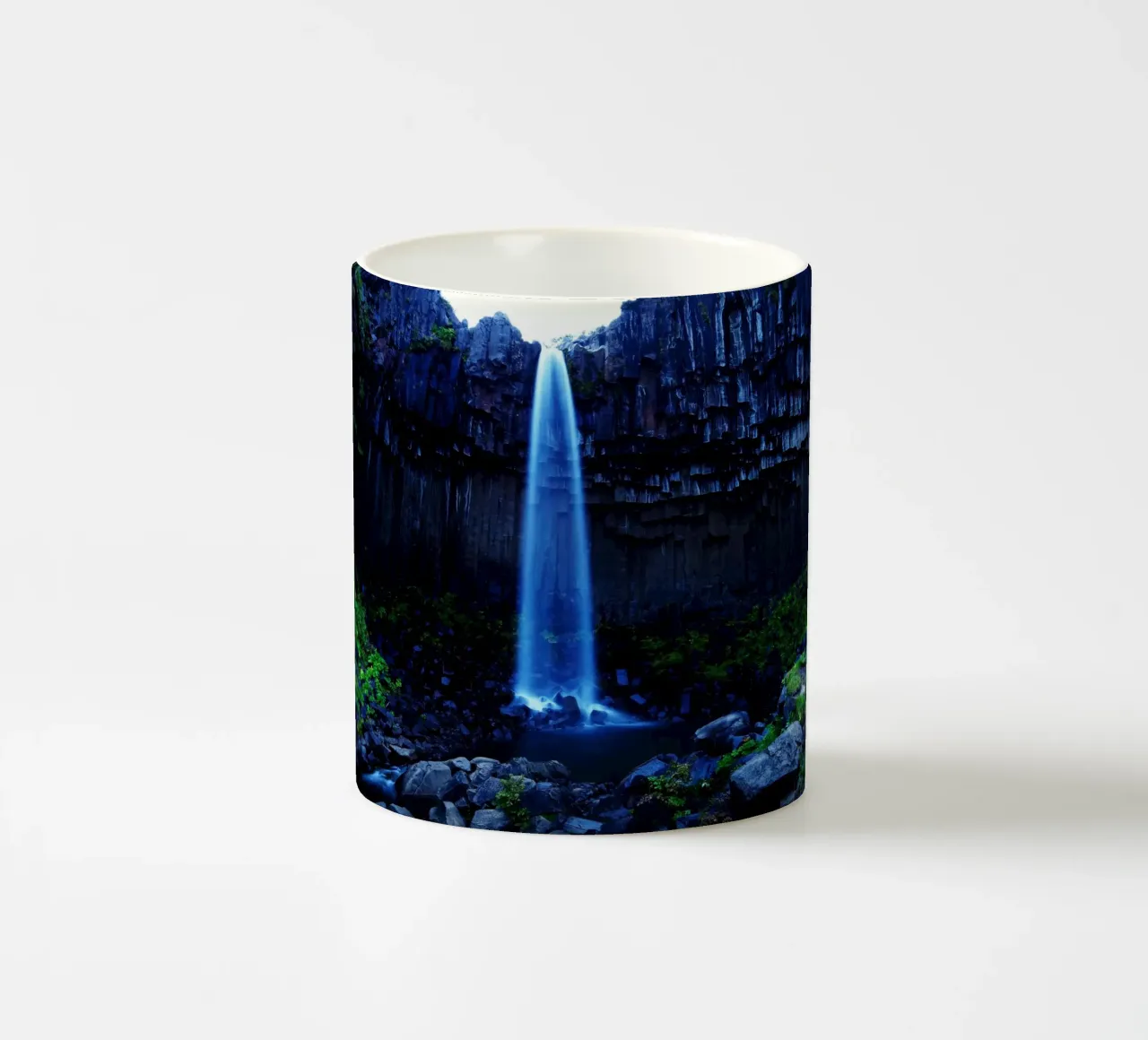 Cascata mistica tazza in ceramica da Fjöllart