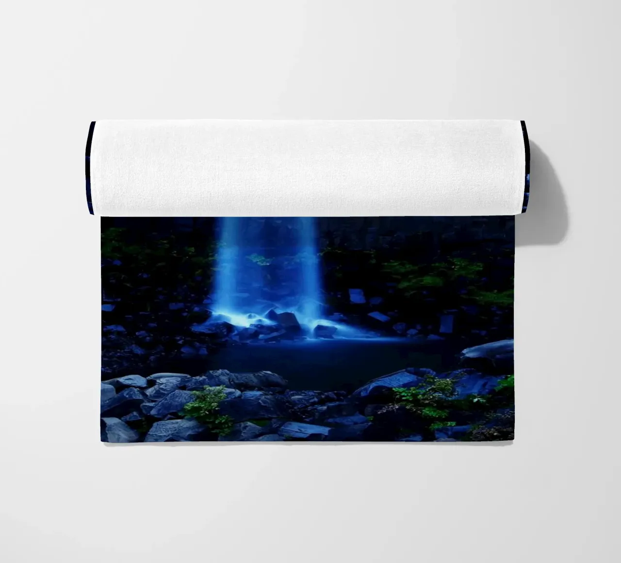 Cascata mistica telo mare da Fjöllart