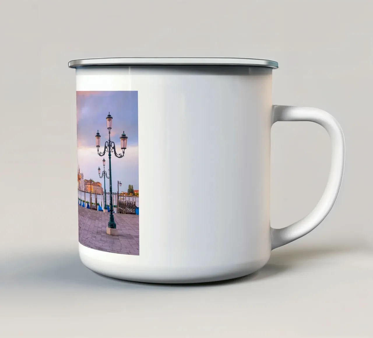 Lamplight to San Giorgio, Venice, Italy tazza in smalto da Wanderlust Vibes
