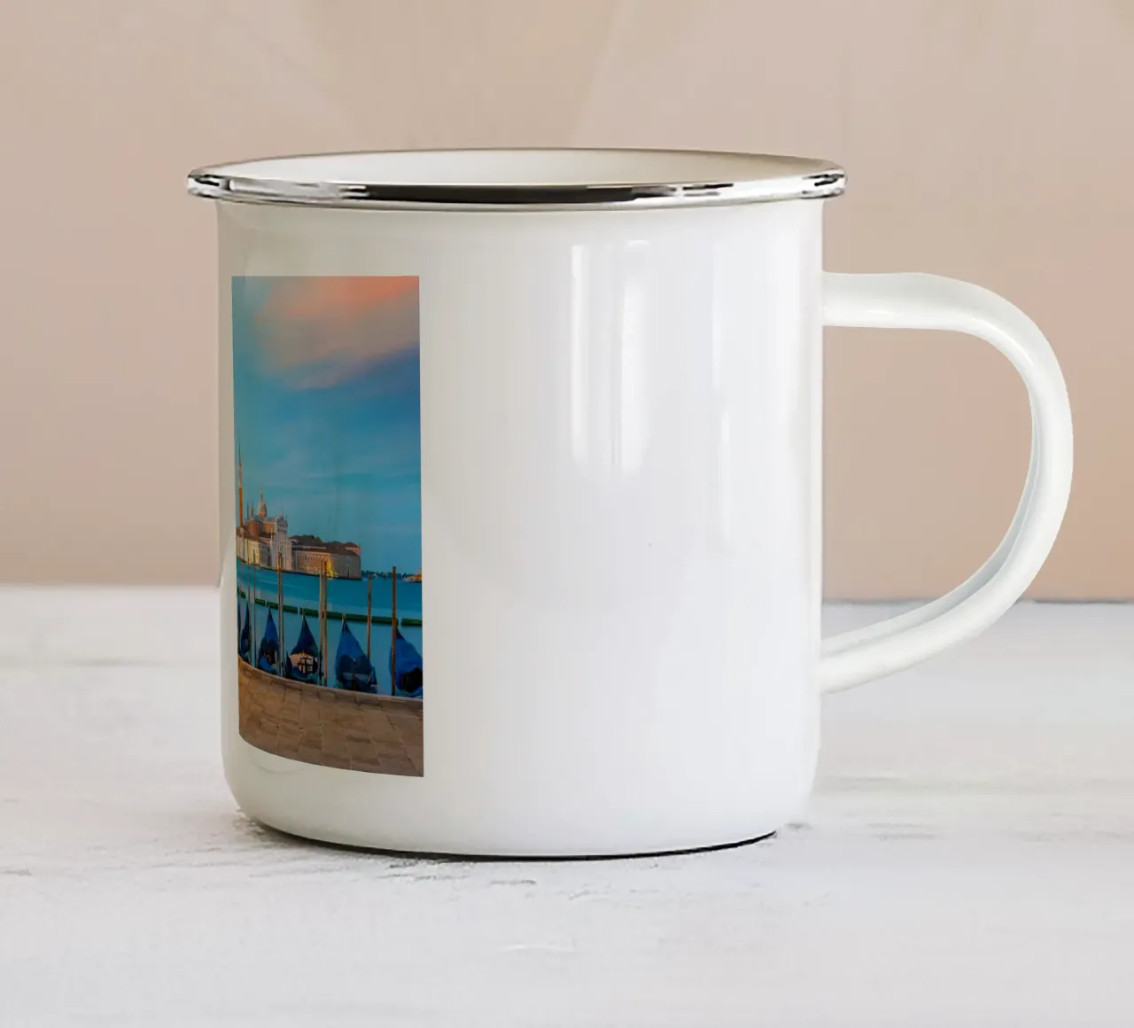 Lamplight and San Giorgio Maggiore, Venice, Italy tazza in smalto da Wanderlust Vibes