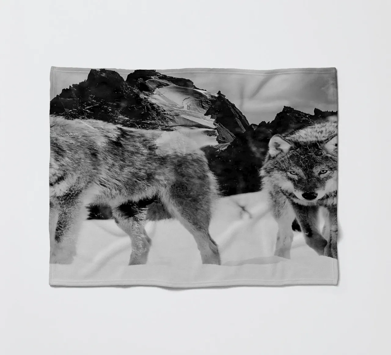 Wolves Mountains coperta in pile da Mateo