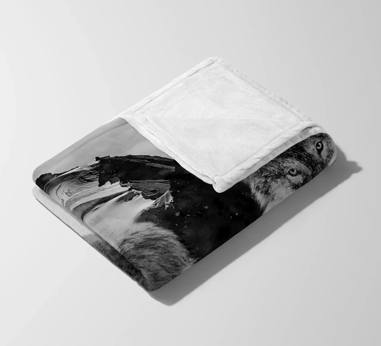 Wolves Mountains coperta in pile da Mateo
