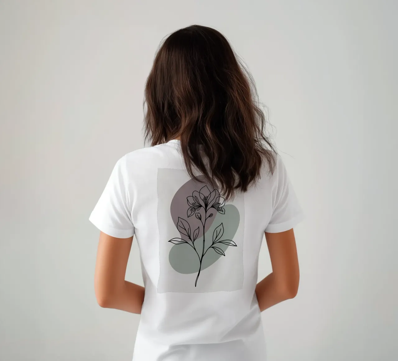 Line art minimalista di un singolo fiore di azalea t-shirt da Bloom And Brush