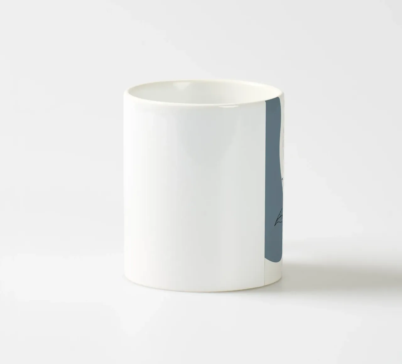 Dessin au trait minimaliste d'une seule fleur de bégonia mug en céramique de Bloom And Brush