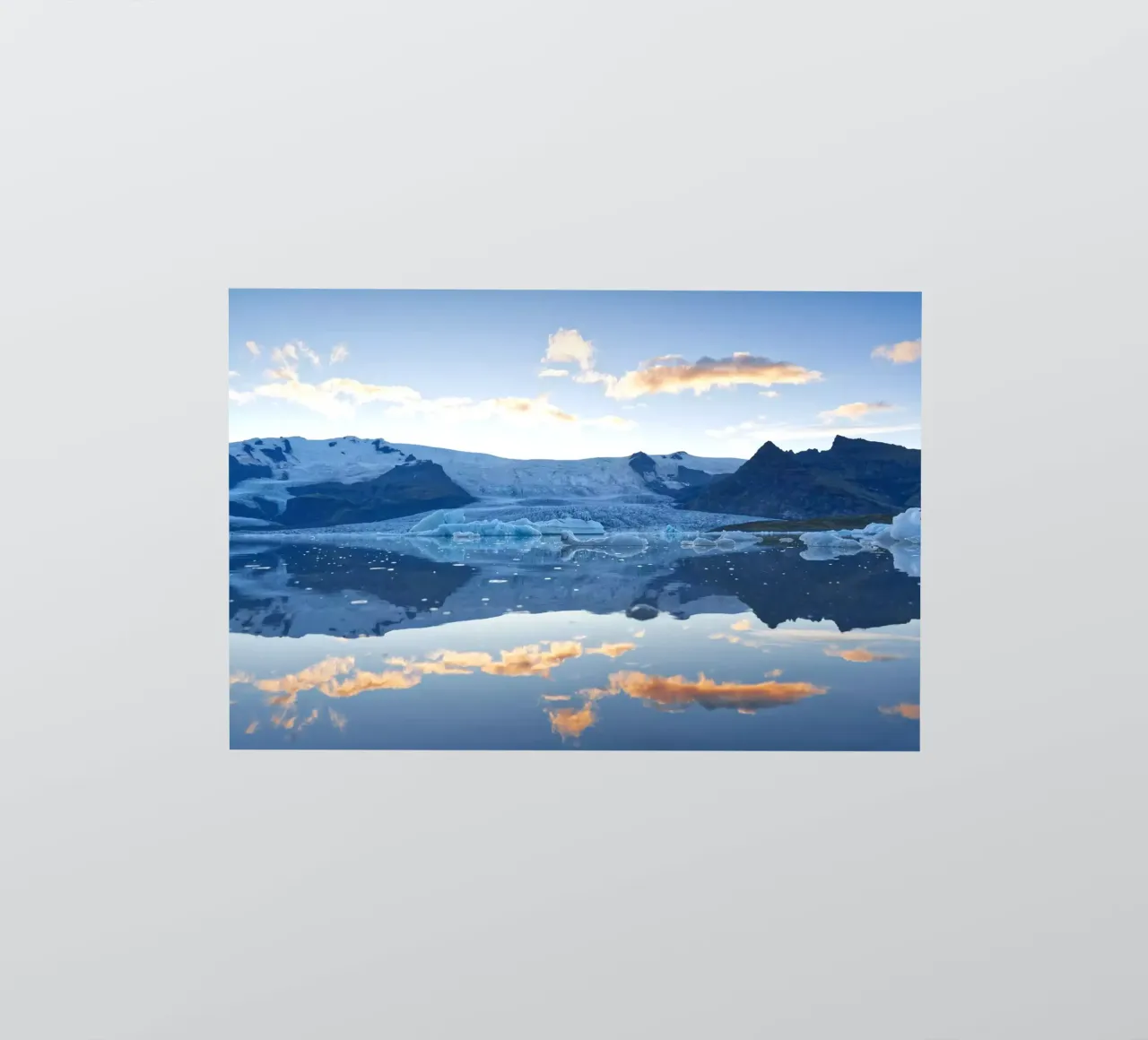 Gletscherlagune in Island Sticker von Fjöllart