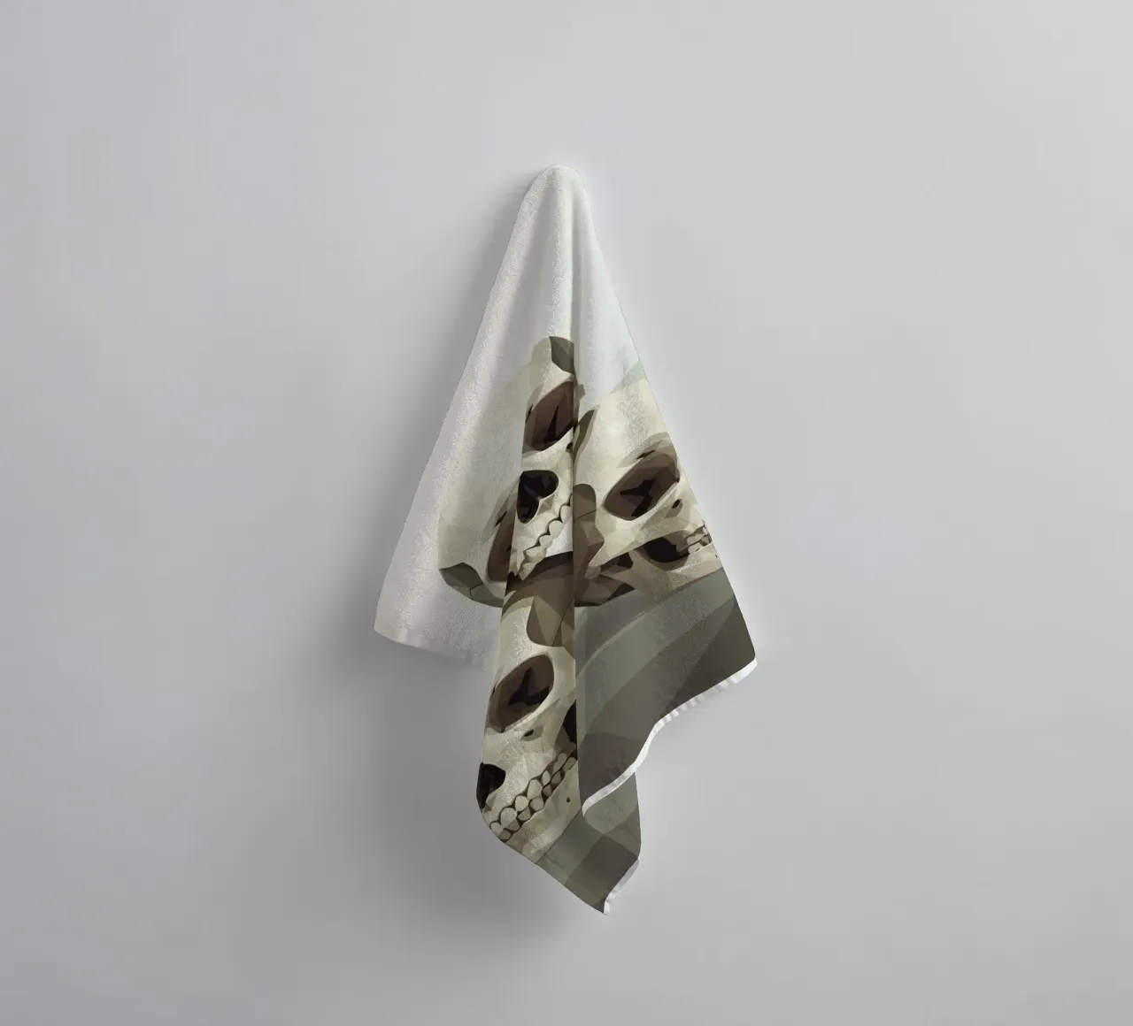 Pyramide der Totenköpfe Low Poly Handtuch von Low Profile