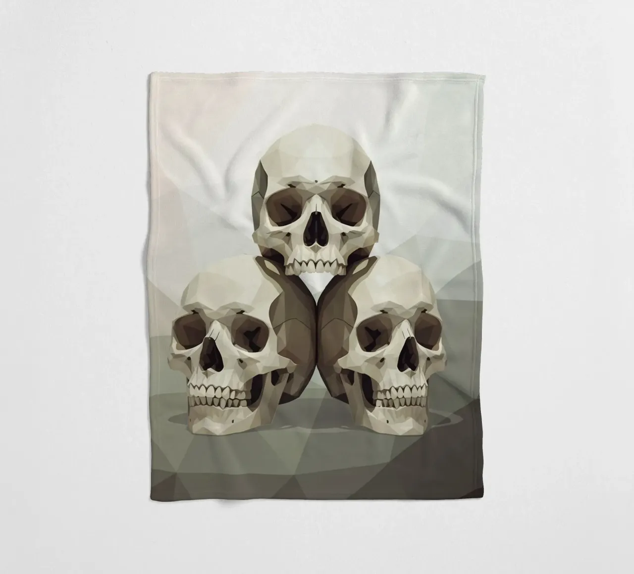 Piramide di teschi Low Poly coperta in pile da Low Profile