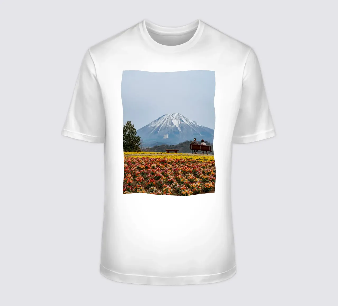 Fiori del Monte Daisen in Giappone t-shirt da Marcel Bisig