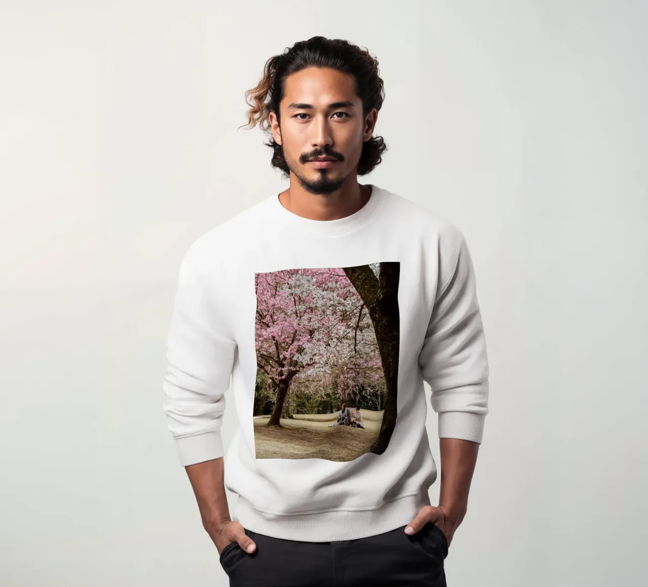 Picnic con i ciliegi in fiore, Giappone felpa da Marcel Bisig