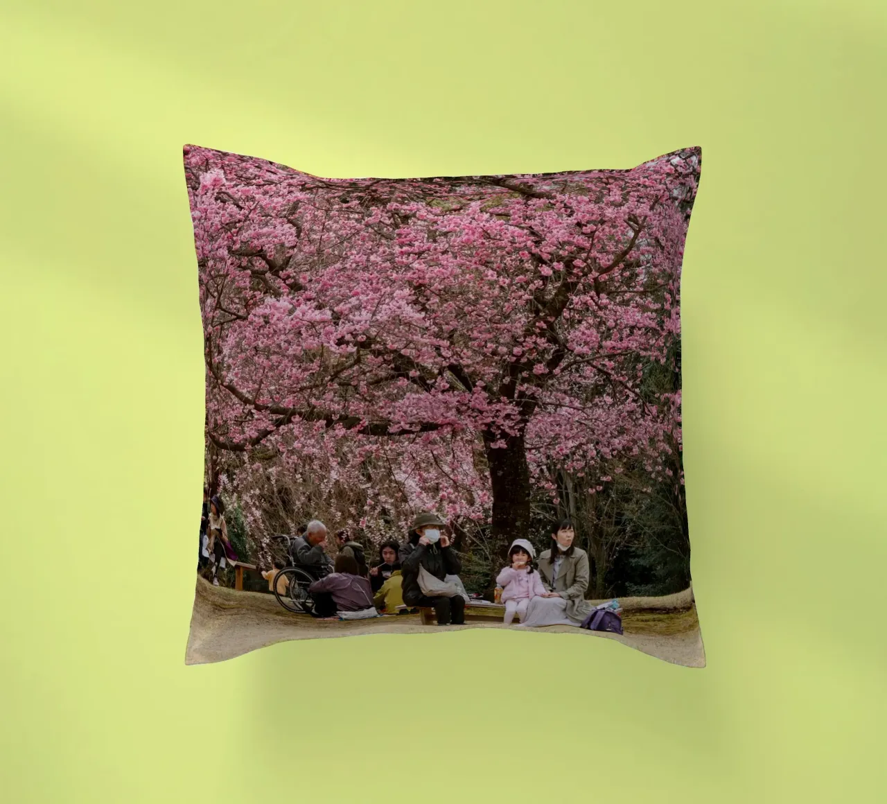 Fiori di ciliegio rosa in Giappone cuscino da Marcel Bisig