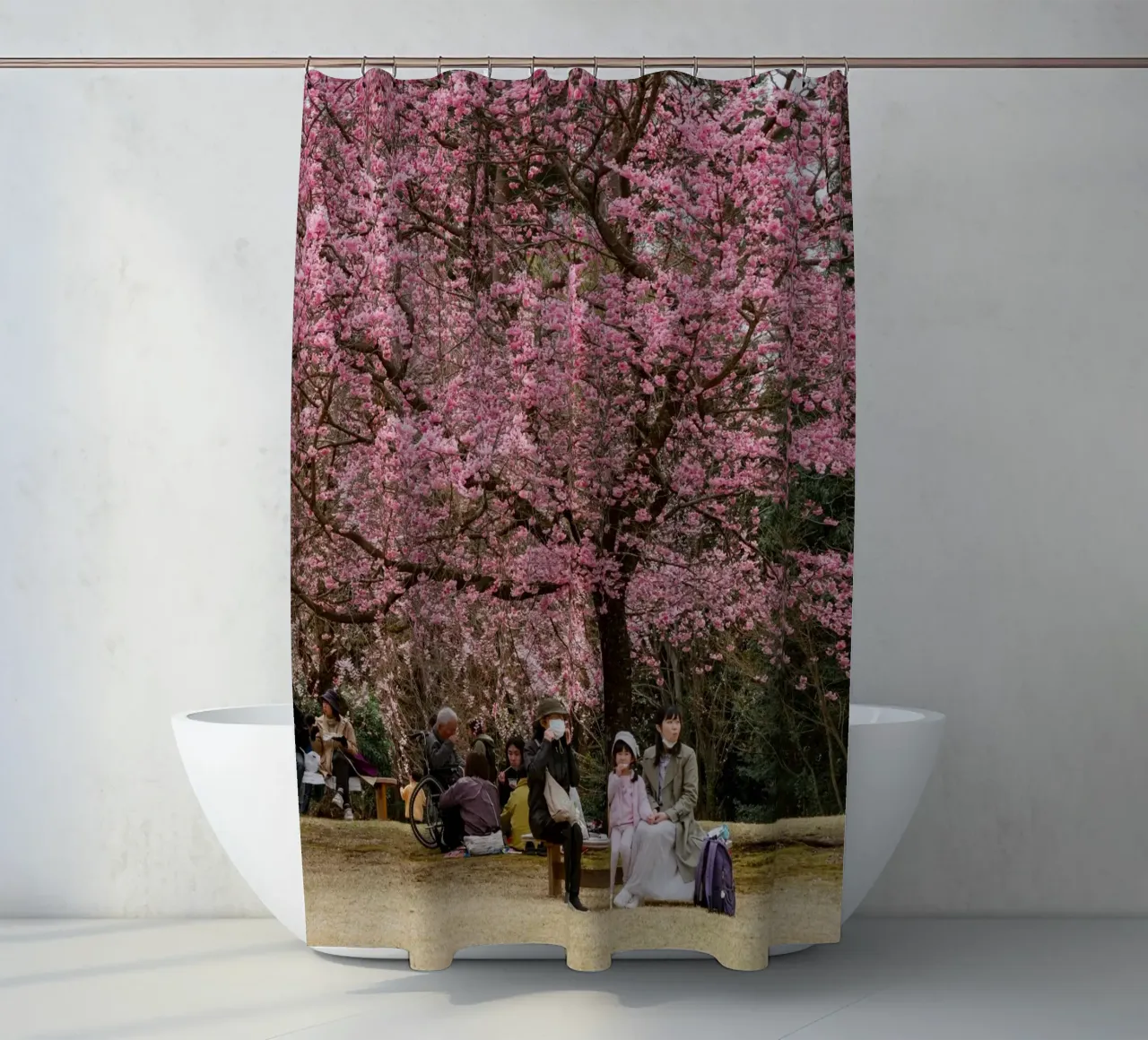 Fiori di ciliegio rosa in Giappone tenda da doccia da Marcel Bisig