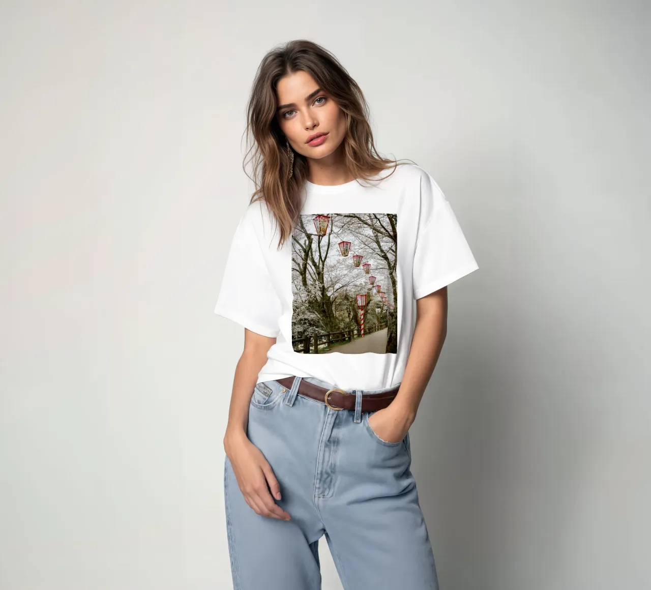Parco dei ciliegi in fiore in Giappone t-shirt da Marcel Bisig