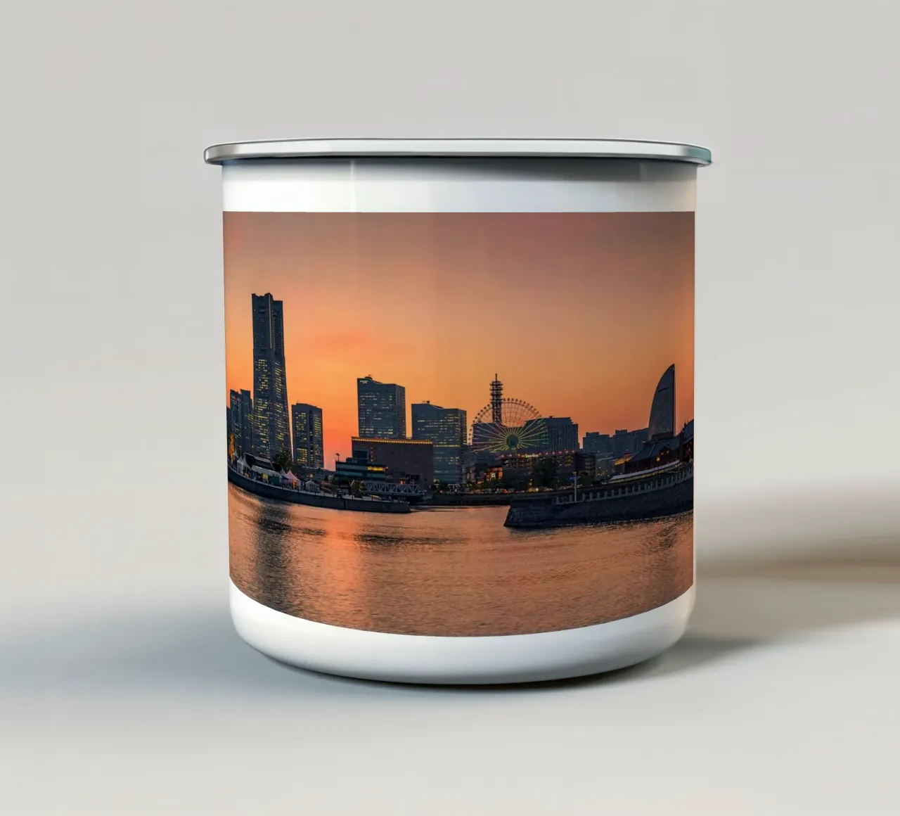 YOKOHAMA 03 tazza in smalto da Tom Uhlenberg