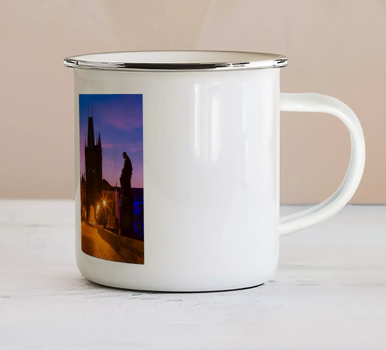 PRAG 10 tazza in smalto da Tom Uhlenberg