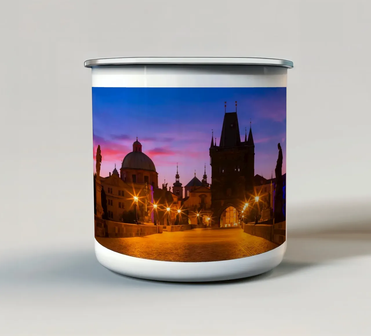 PRAG 10 tazza in smalto da Tom Uhlenberg
