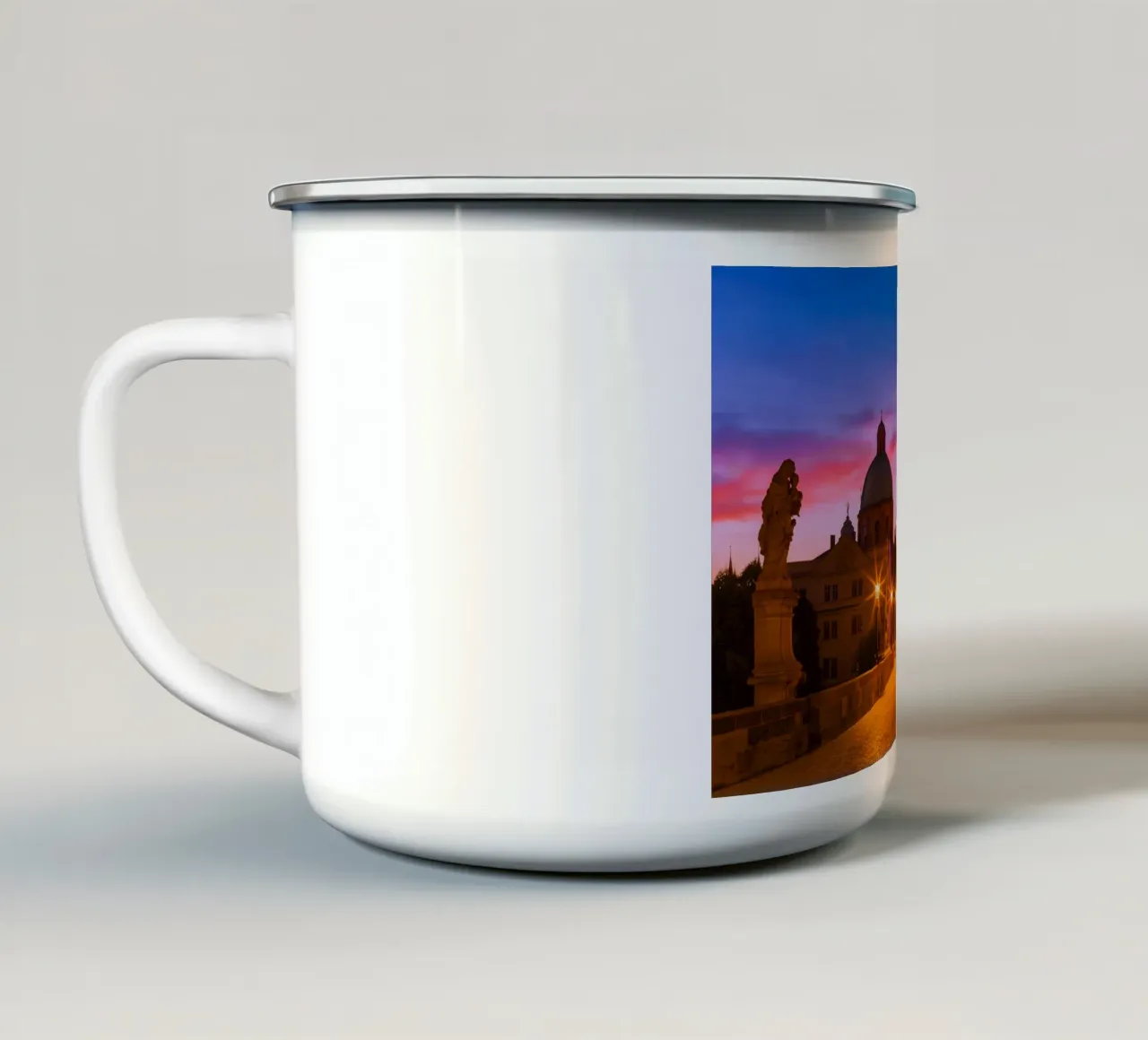 PRAG 10 tazza in smalto da Tom Uhlenberg