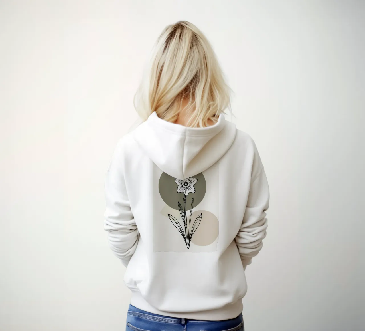 Minimalist line art of a single daffodil flower sudadera con capucha de Bloom And Brush