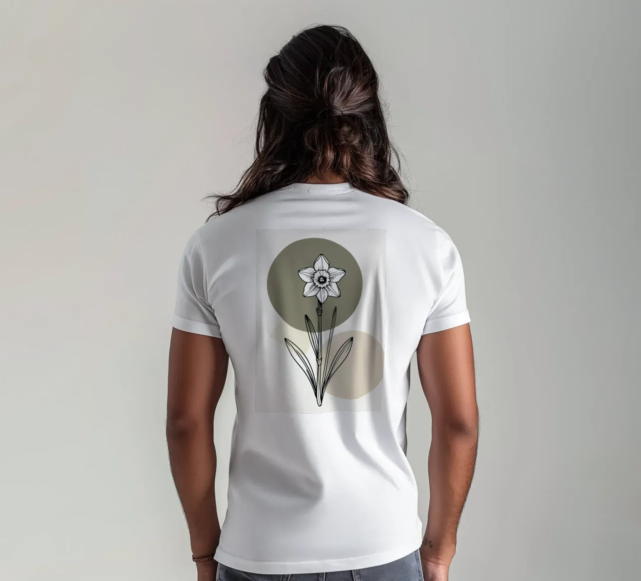 Minimalist line art of a single daffodil flower t-shirt da Bloom And Brush