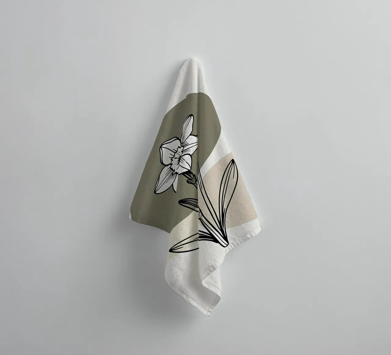 Minimalist line art of a single daffodil flower badhanddoek van Bloom And Brush