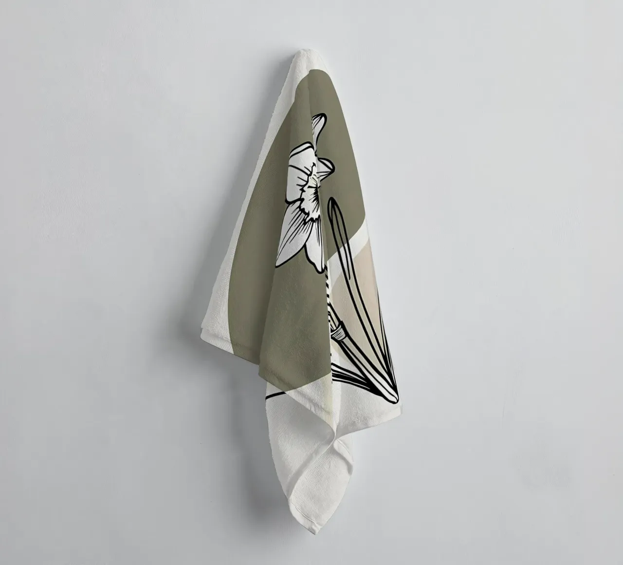 Minimalist line art of a single daffodil flower badhanddoek van Bloom And Brush