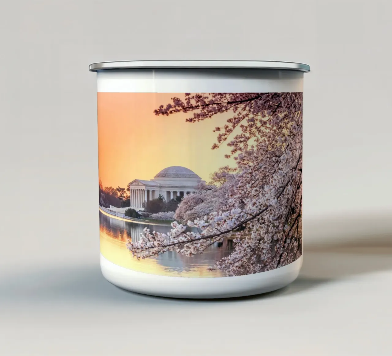 Jefferson Memorial e fiori di ciliegio, Washington, D.C., USA tazza in smalto da Wanderlust Vibes