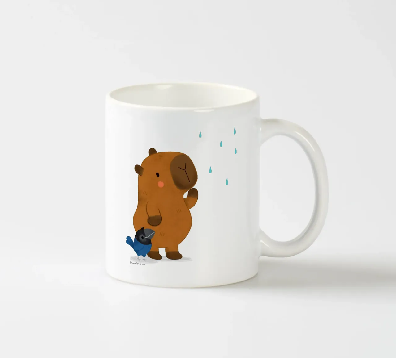 Capibara e uccello guardano la pioggia tazza in ceramica da julianamotzko