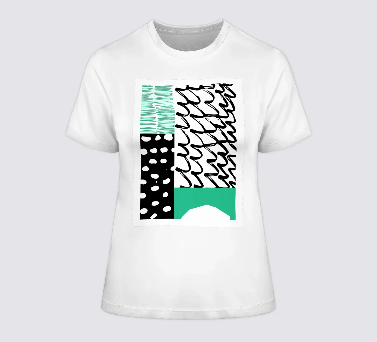 Groen en zwart abstract dames t-shirt getailleerd van Kim Hubball Studio