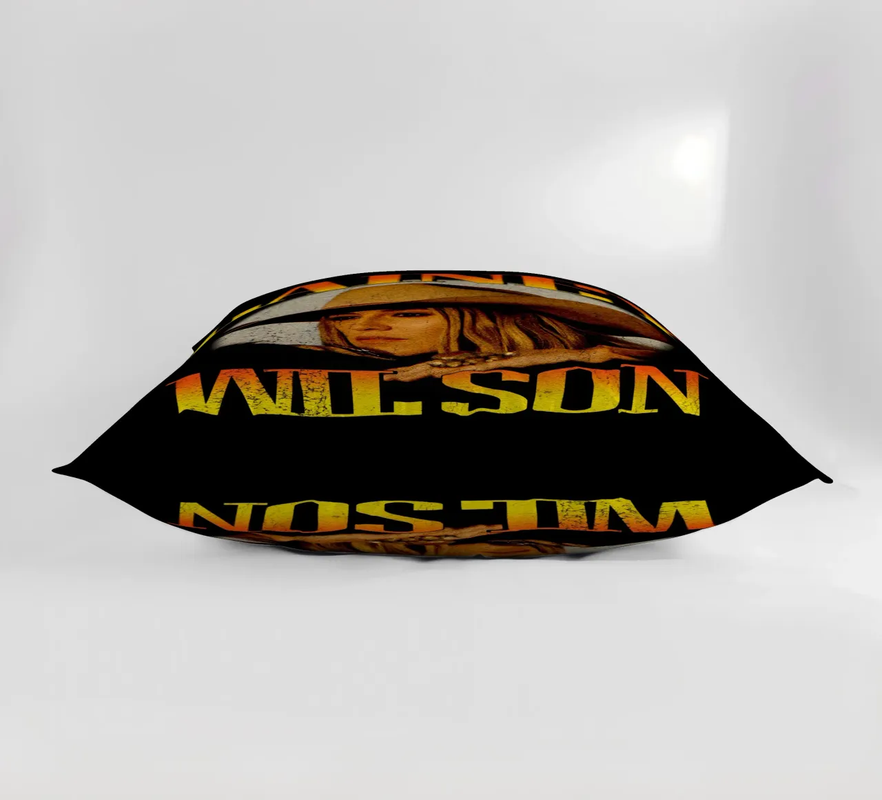Lainey Wilson - Cavalli Buoni Classico cuscino da igoshartwrks