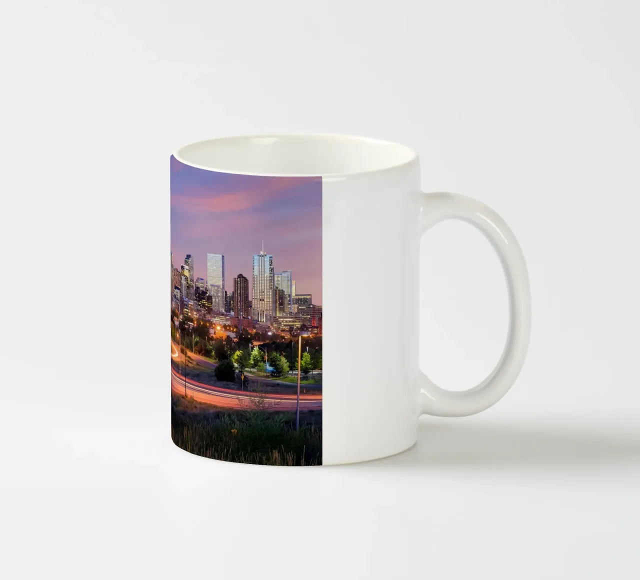Skyline del centro con scie luminose, Denver, USA tazza in ceramica da Wanderlust Vibes