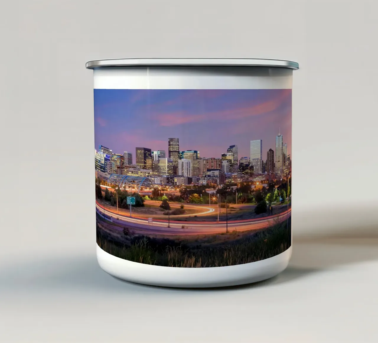Skyline del centro con scie luminose, Denver, USA tazza in smalto da Wanderlust Vibes