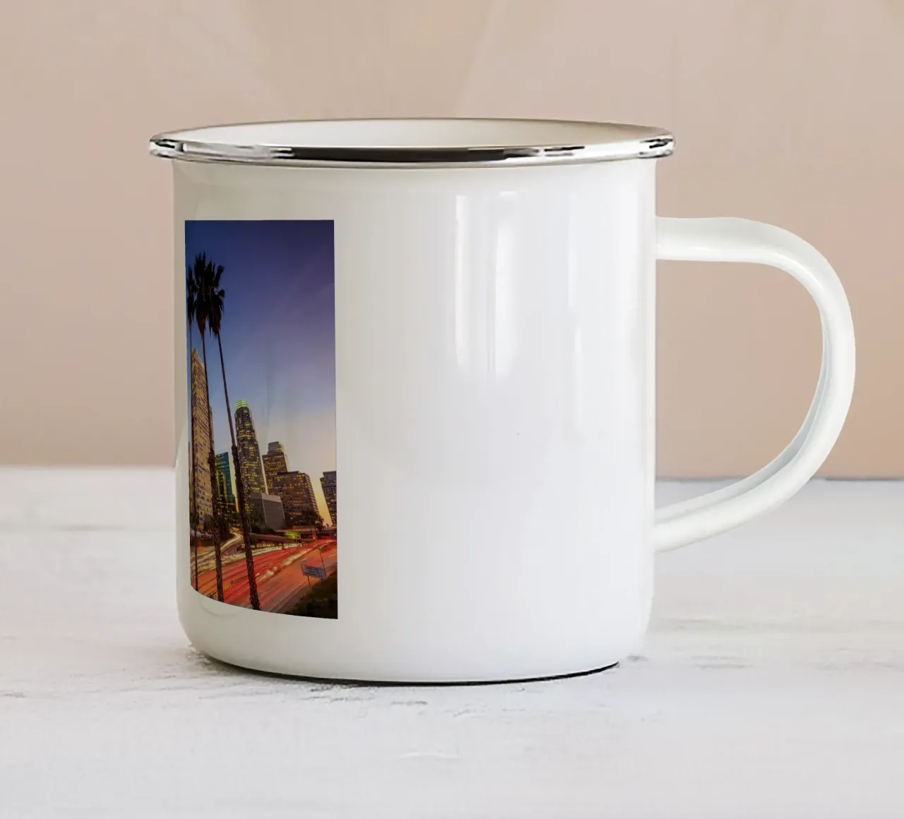 Palme e sentieri luminosi, Los Angeles, USA tazza in smalto da Wanderlust Vibes
