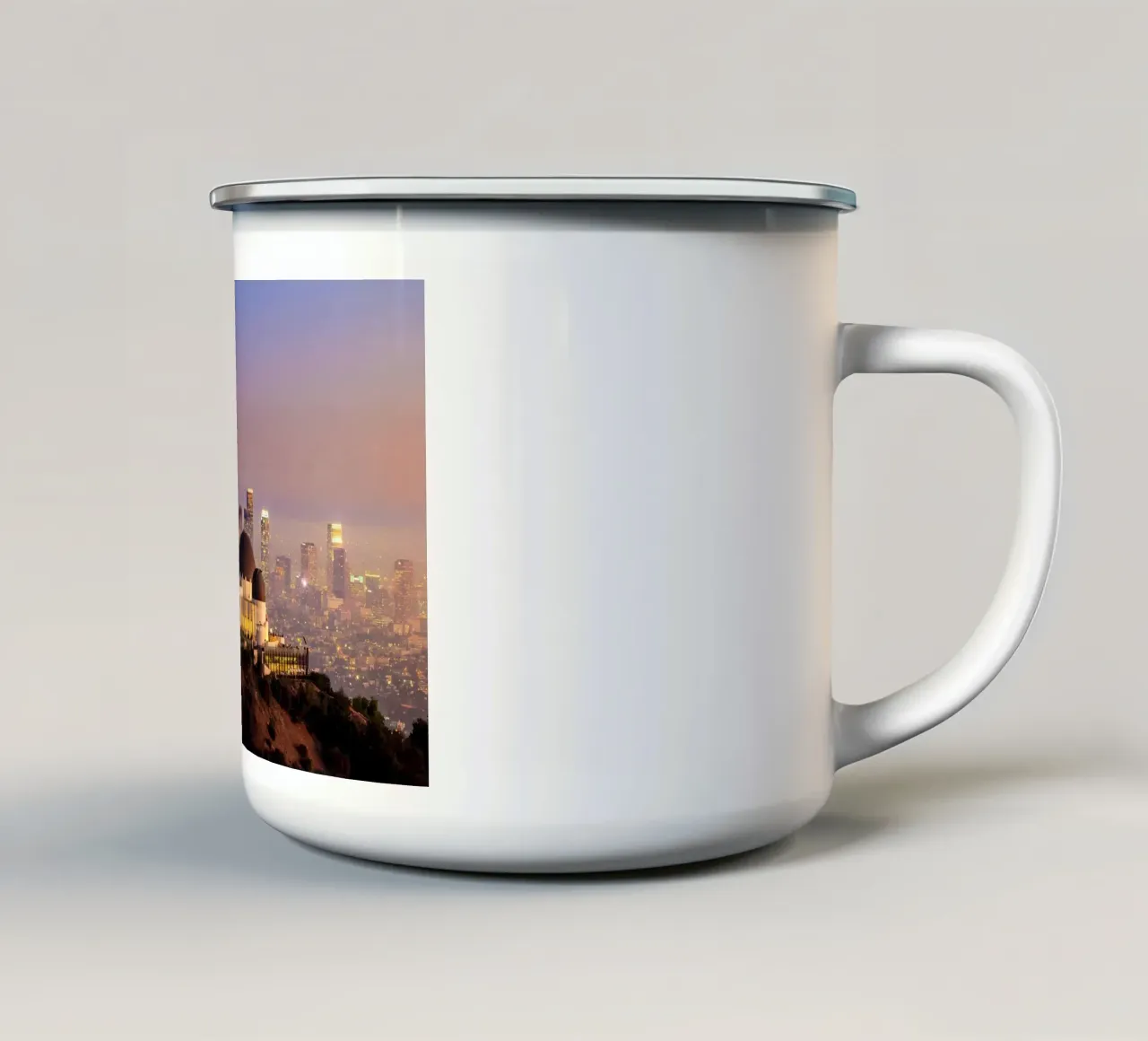 Osservatorio Griffith con lo skyline del centro, Los Angeles, USA tazza in smalto da Wanderlust Vibes