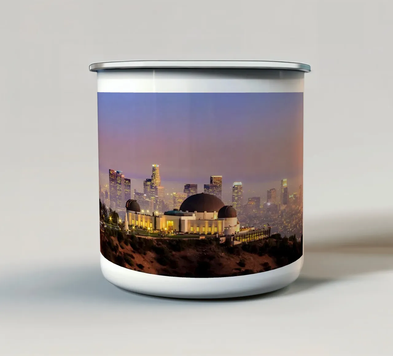 Osservatorio Griffith con lo skyline del centro, Los Angeles, USA tazza in smalto da Wanderlust Vibes